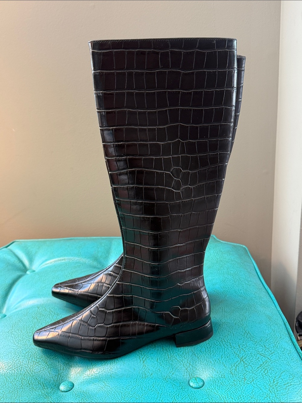 Gianni Bini Black Leather Croc-Embossed Textured Knee Boot Chic Stylish Edgy 8.5 - Picture 5 of 12